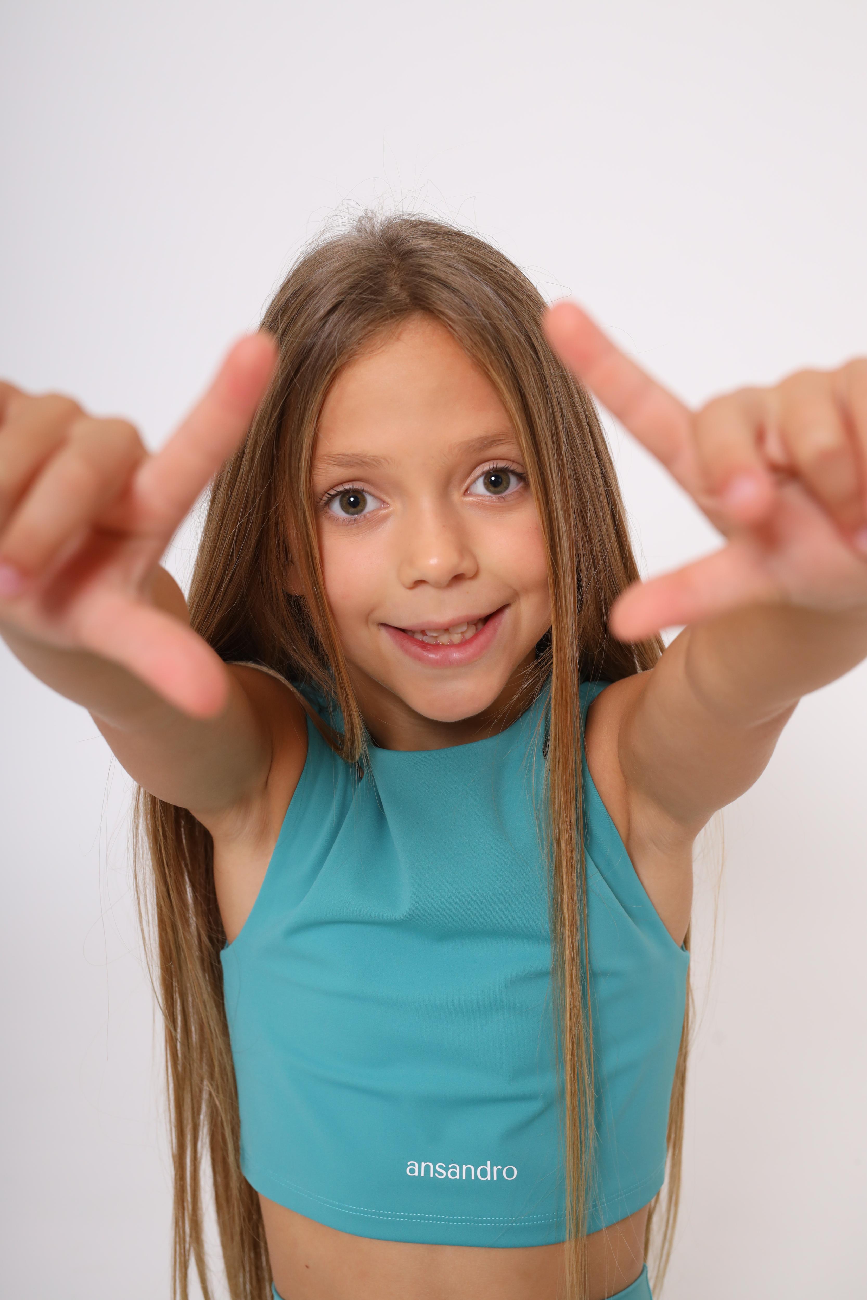Stylish girls' activewear tank top - cropped fit with double straps in bright colours.